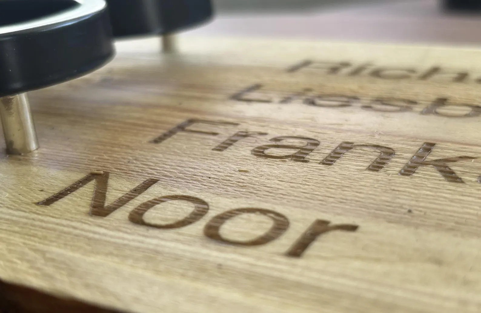 Fabriqué avec soin – bois durable, finition artisanale